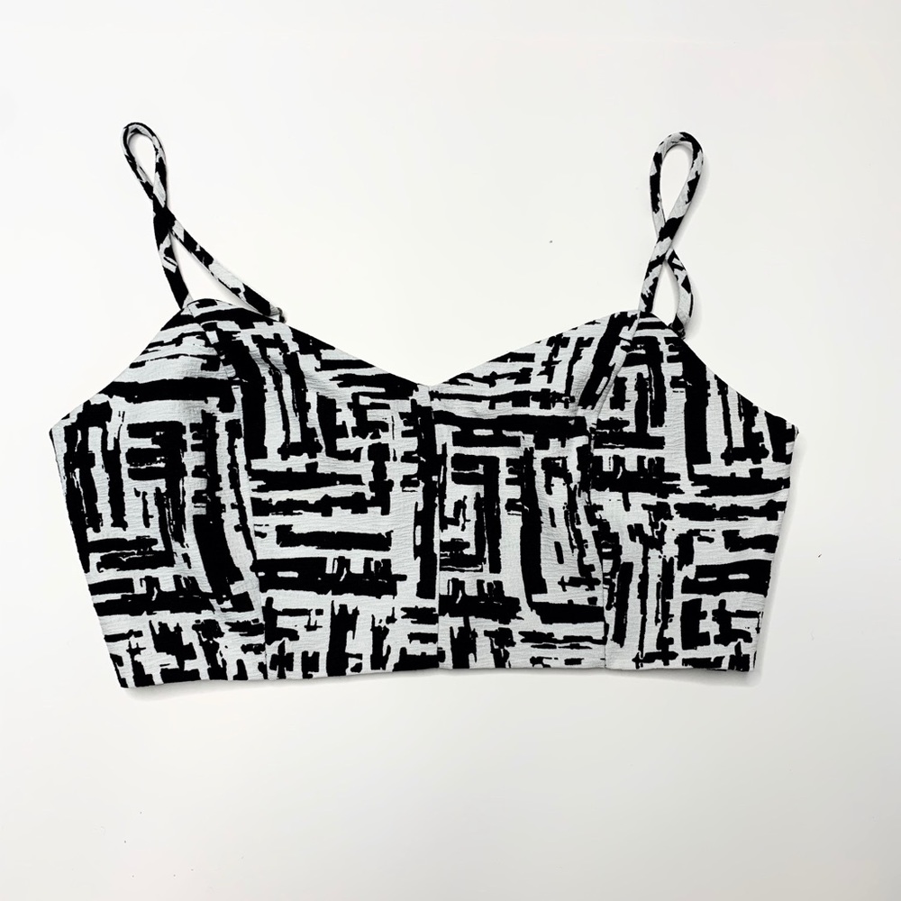 BLACK AND WHITE CROP TOP